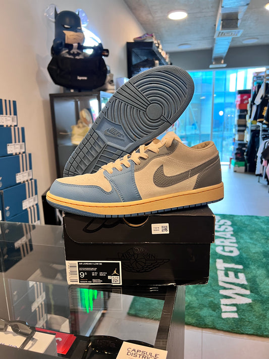 Jordan 1 Low
Vintage UNC Grey
