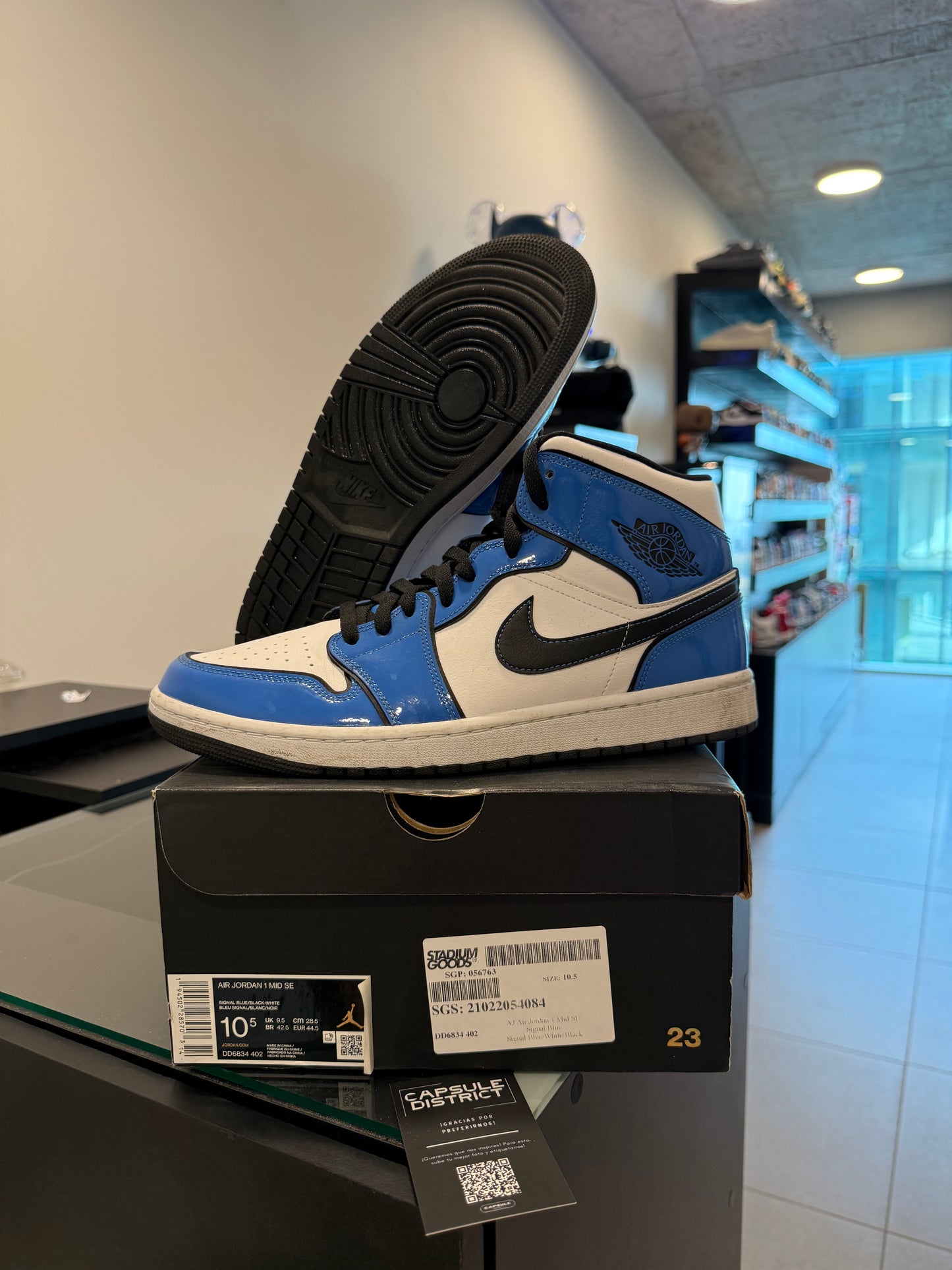 Jordan 1 Mid Signal Blue (Usado)