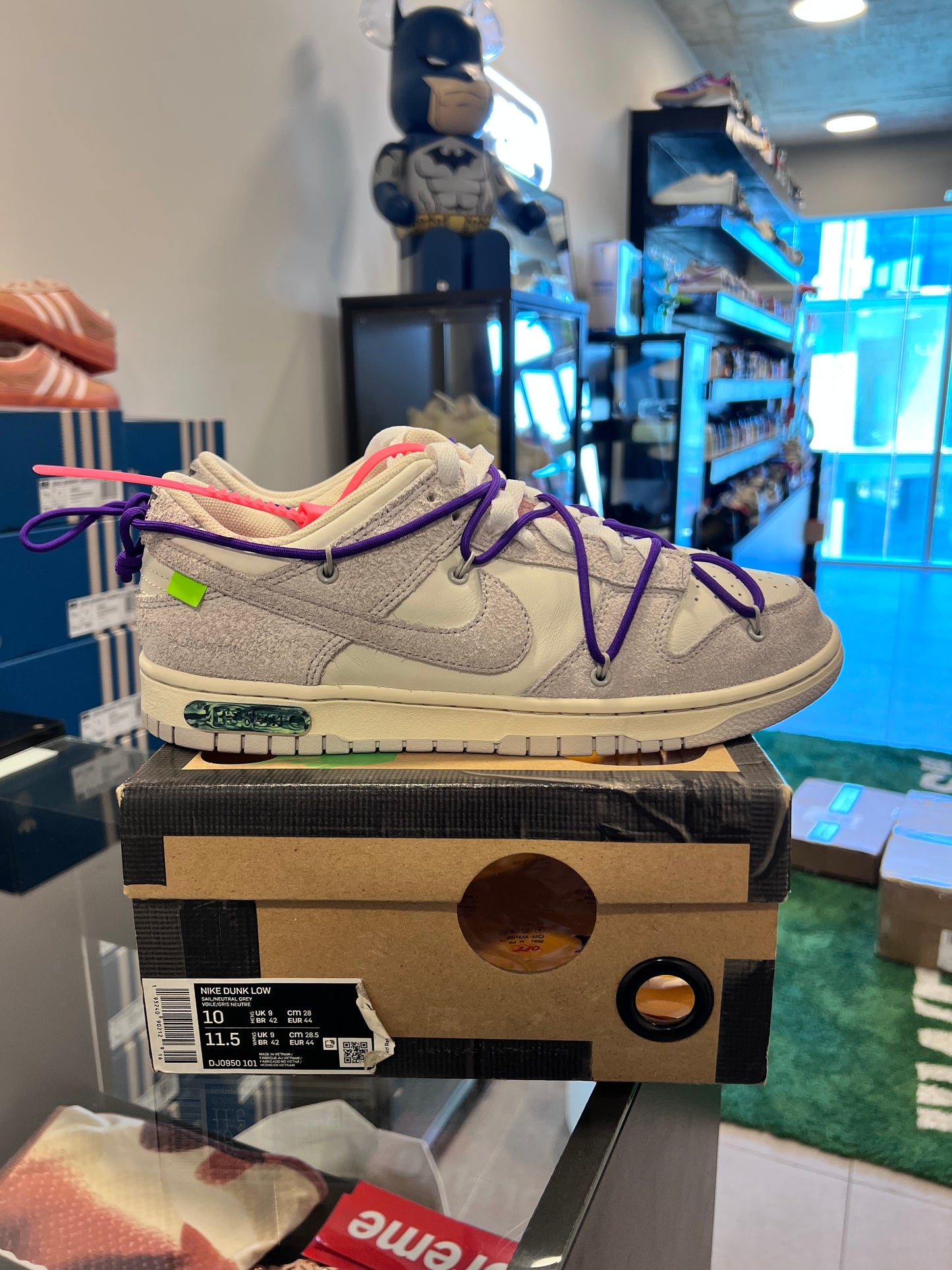 Nike Dunk Low
Off-White Lot 15