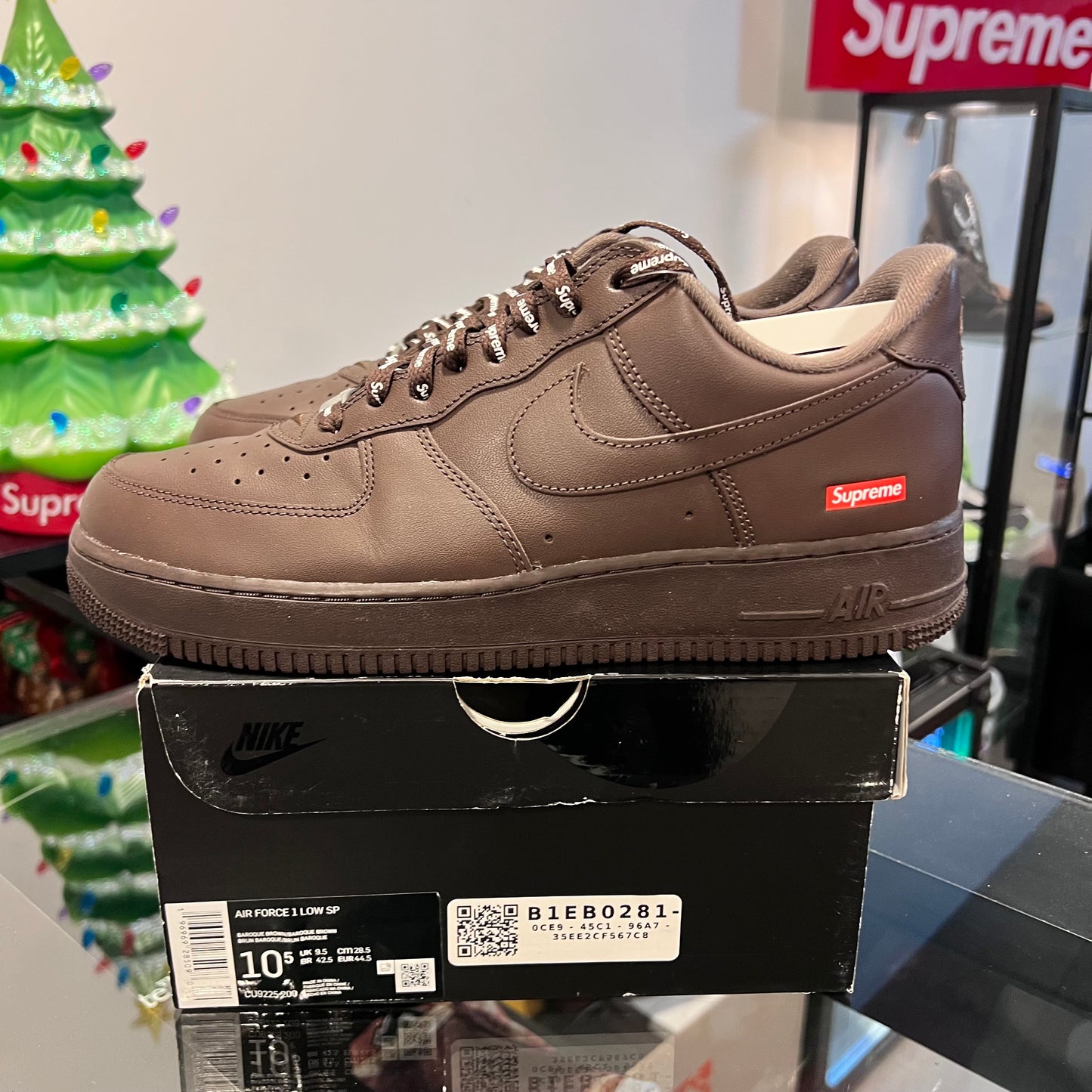 Nike Air Force 1 Low
Supreme Baroque Brown
