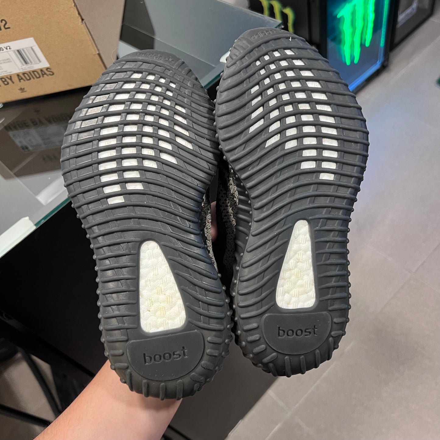 adidas Yeezy Boost 350 V2
Carbon Beluga