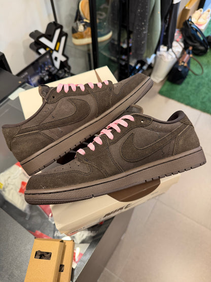 Jordan 1 Retro Low OG SP
Travis Scott Velvet Brown (USADA)