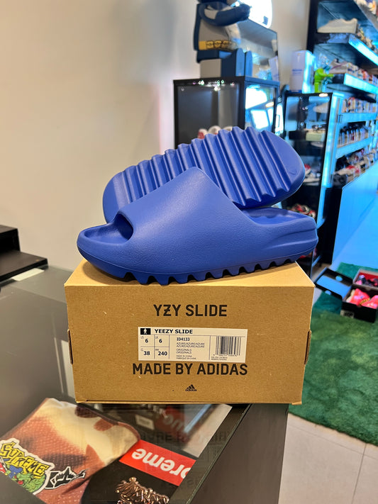 adidas Yeezy Slide
Azure