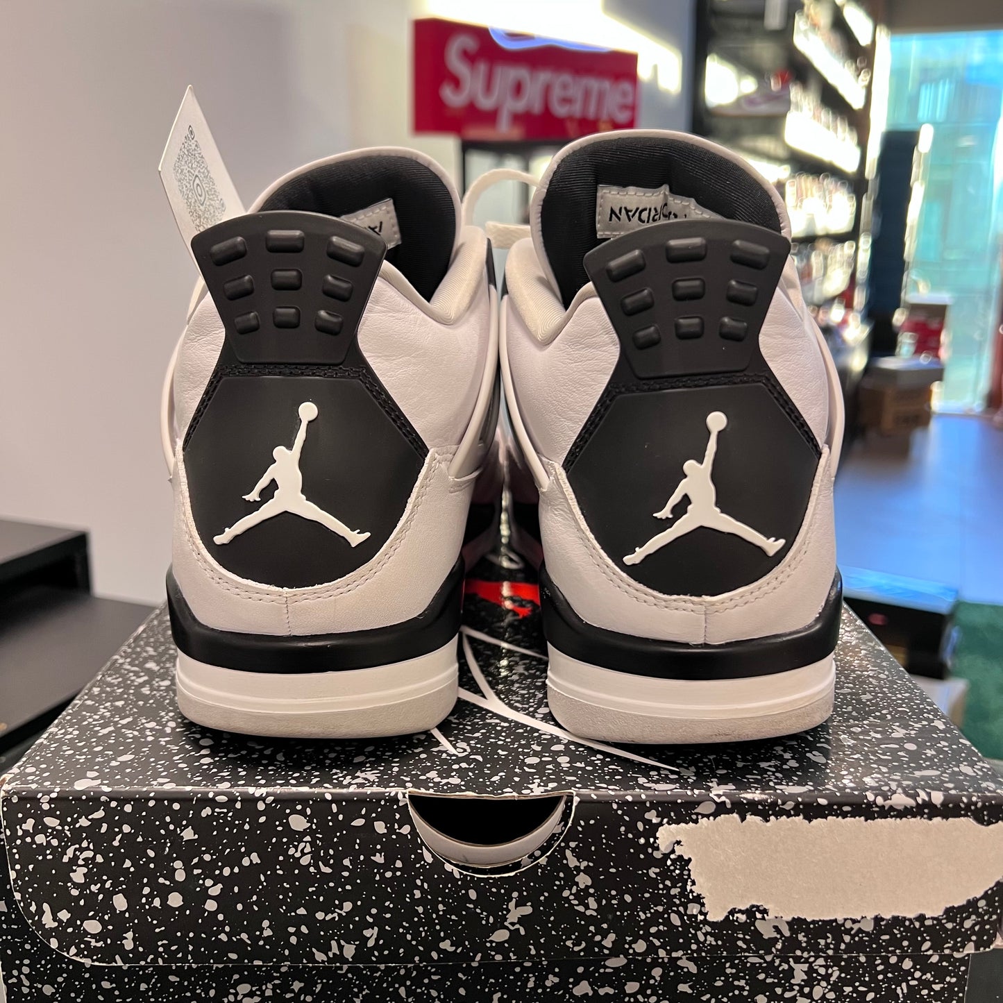 Jordan 4 Retro
Military Black (USADA)