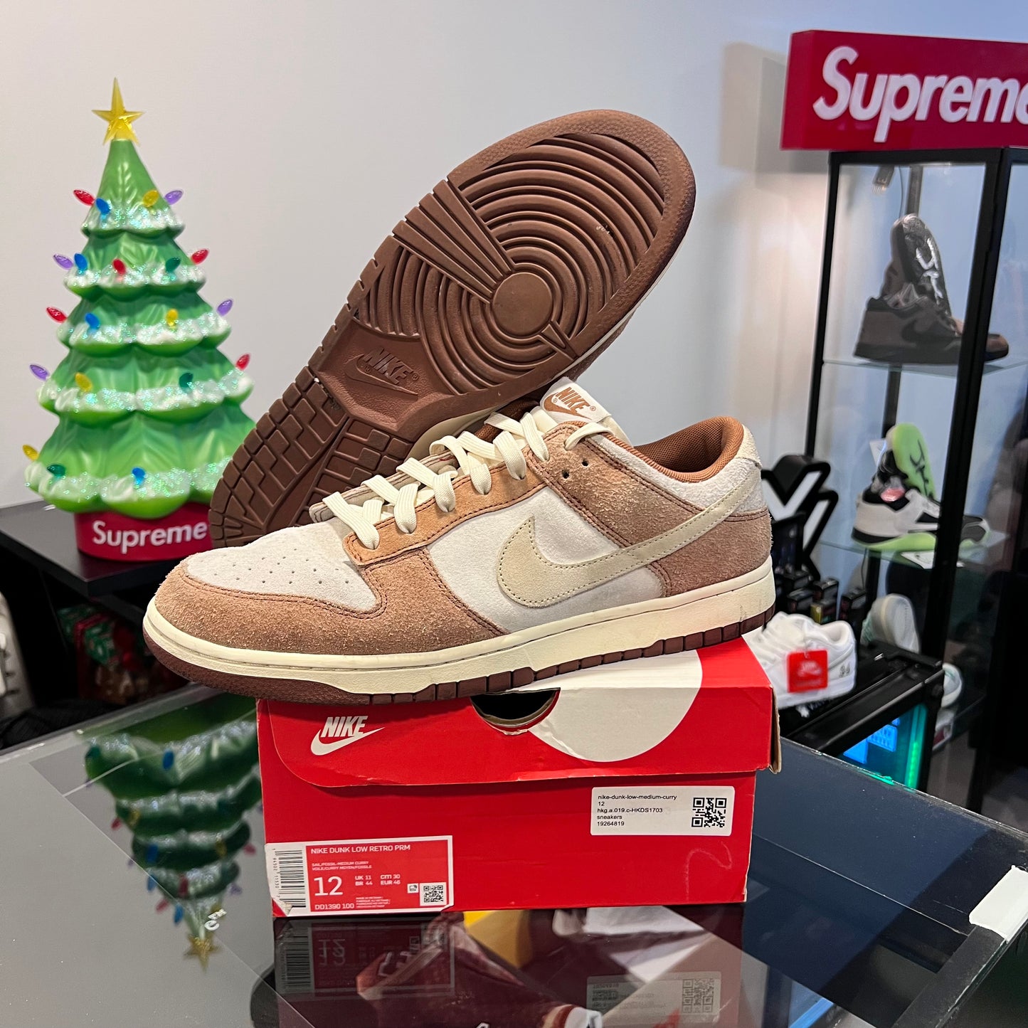 Nike Dunk Low
Medium Curry