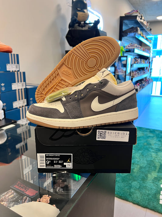 Jordan 1 Low
SNKRS Day Korea Magpie (2023)