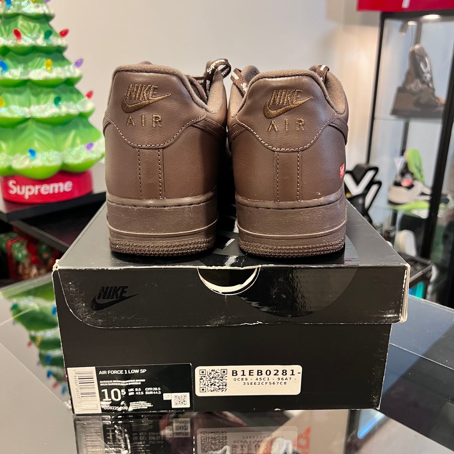 Nike Air Force 1 Low
Supreme Baroque Brown