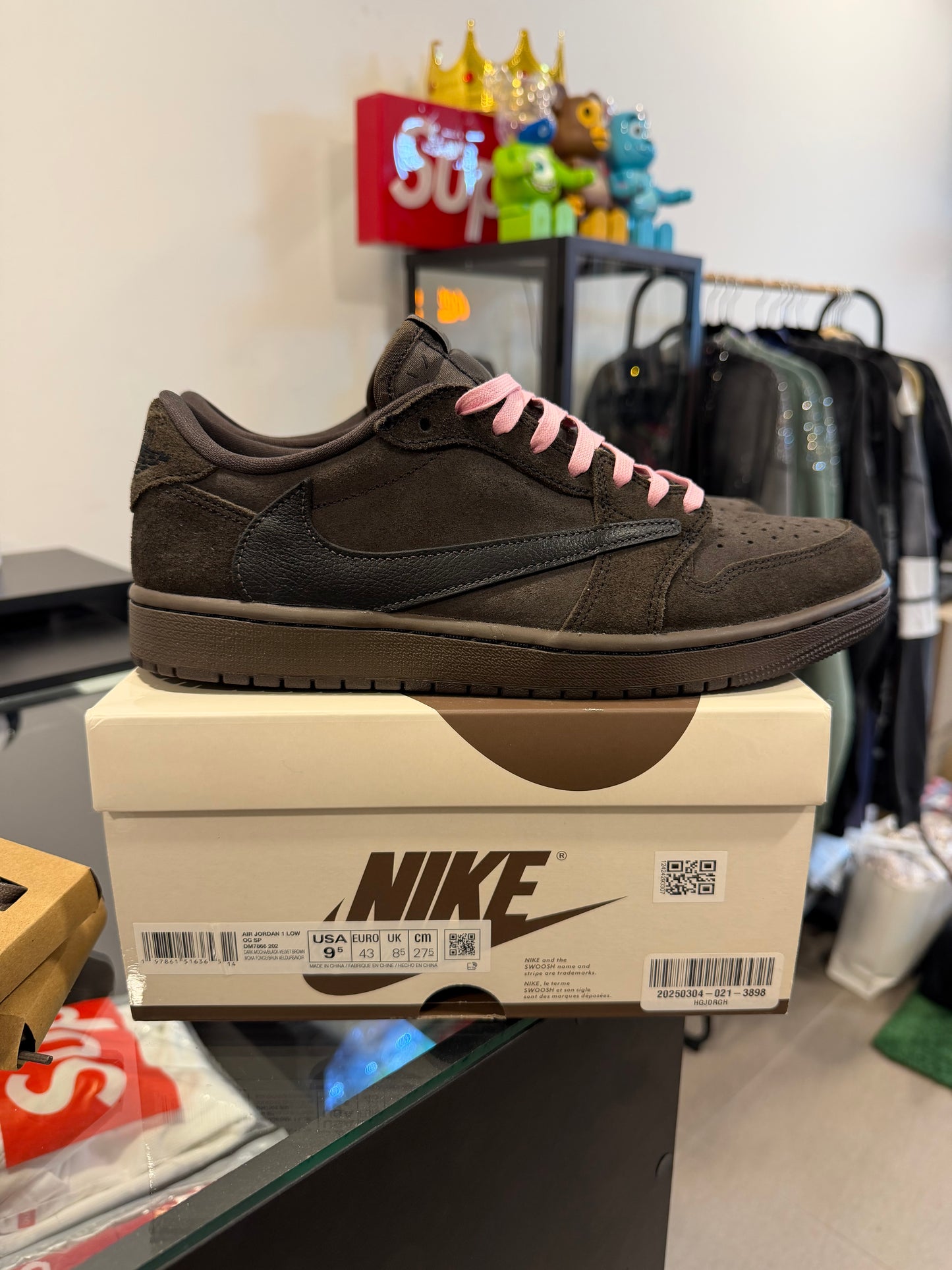 Jordan 1 Retro Low OG SP
Travis Scott Velvet Brown (USADA)