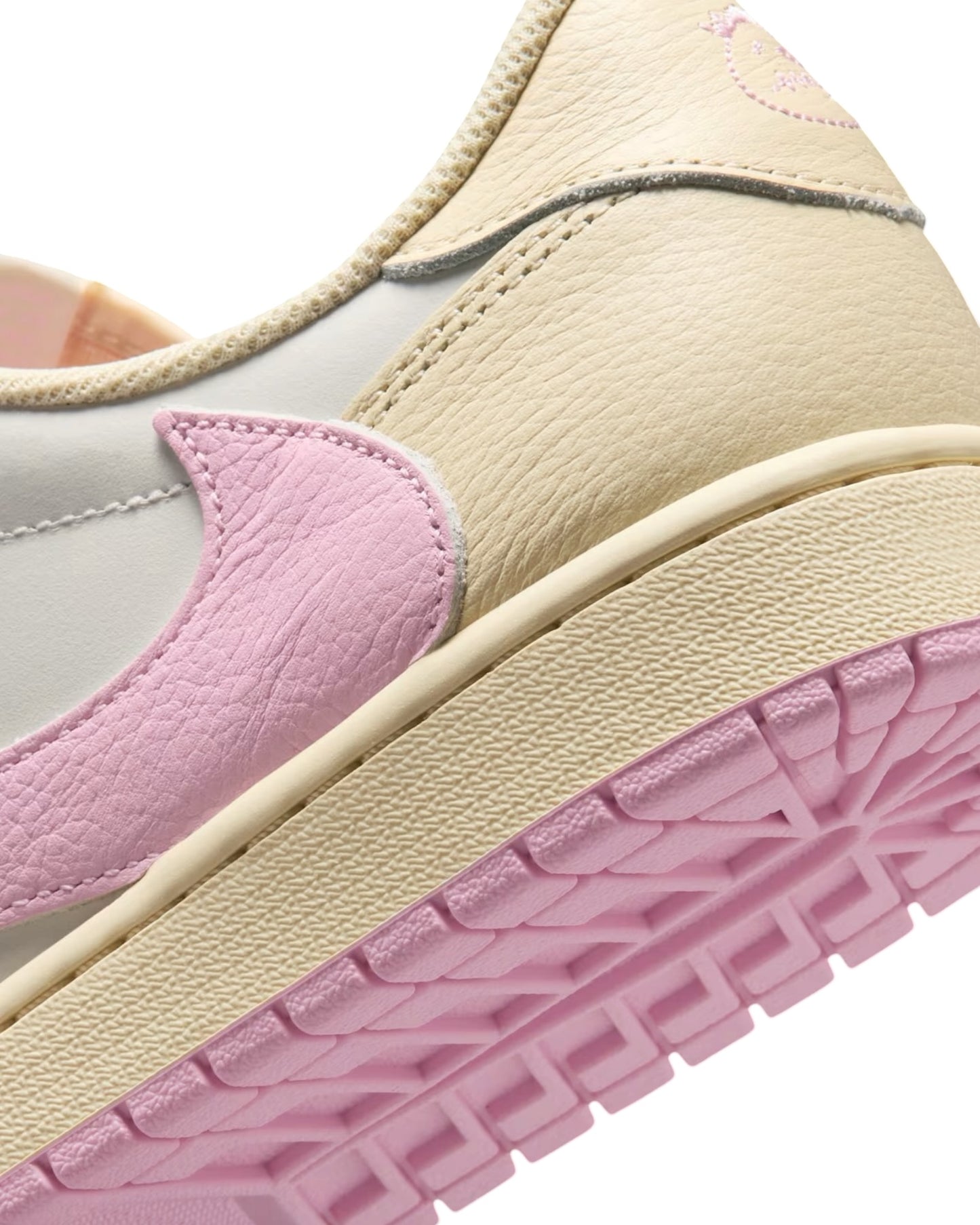 Air Jordan 1 Low x Travis Scott
Shy Pink