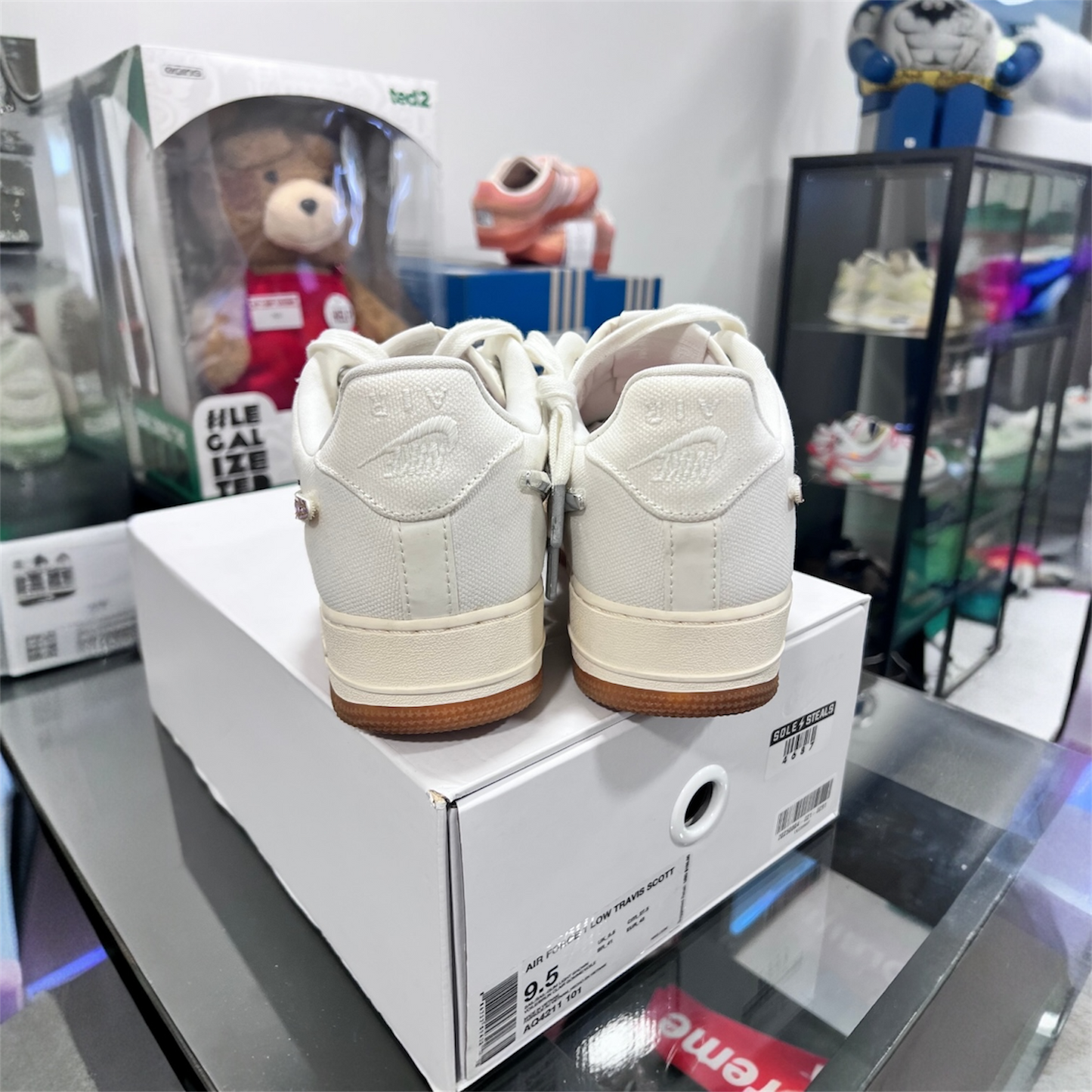 Nike Air Force 1 Low
Travis Scott Sail