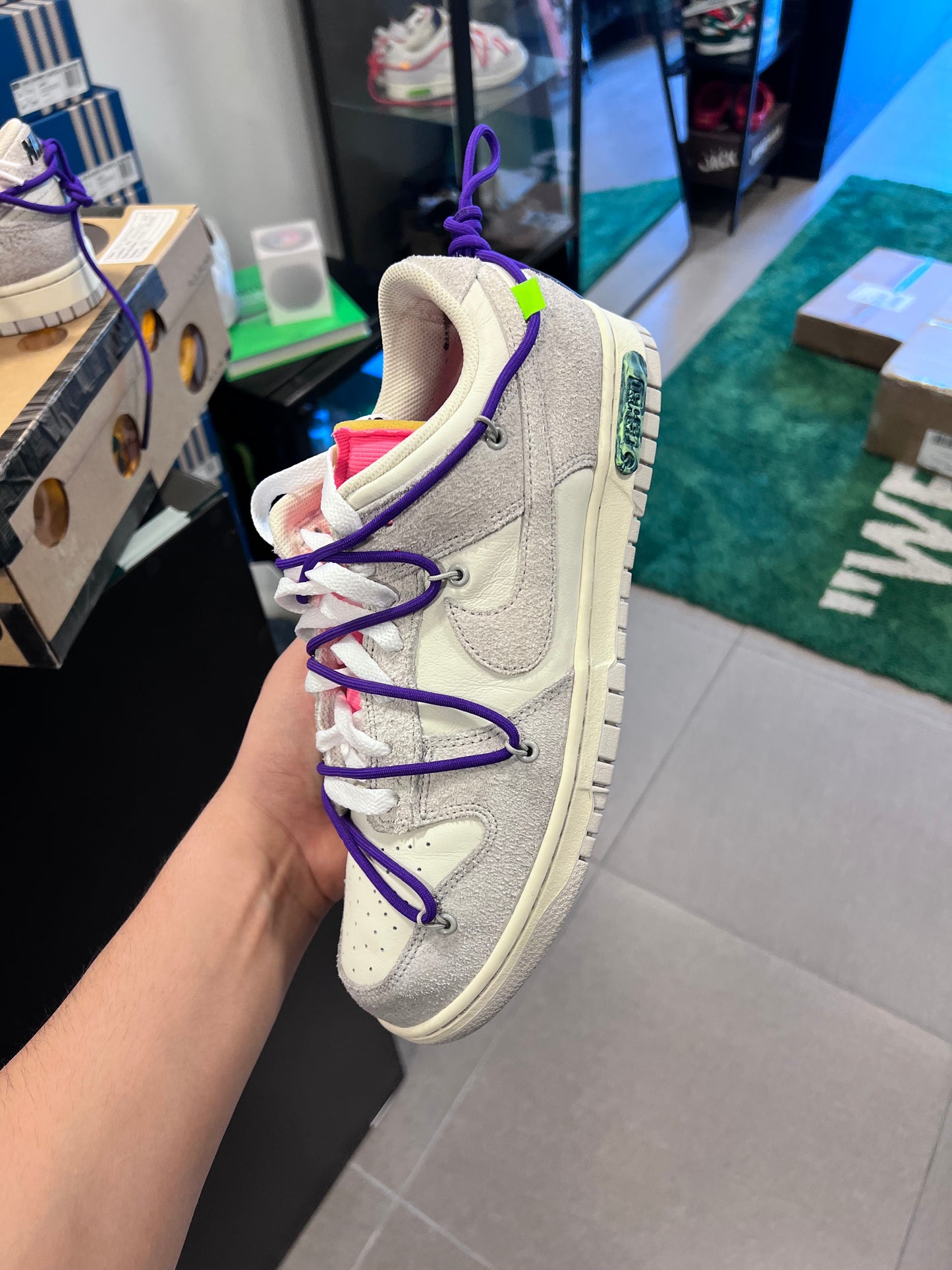 Nike Dunk Low
Off-White Lot 15