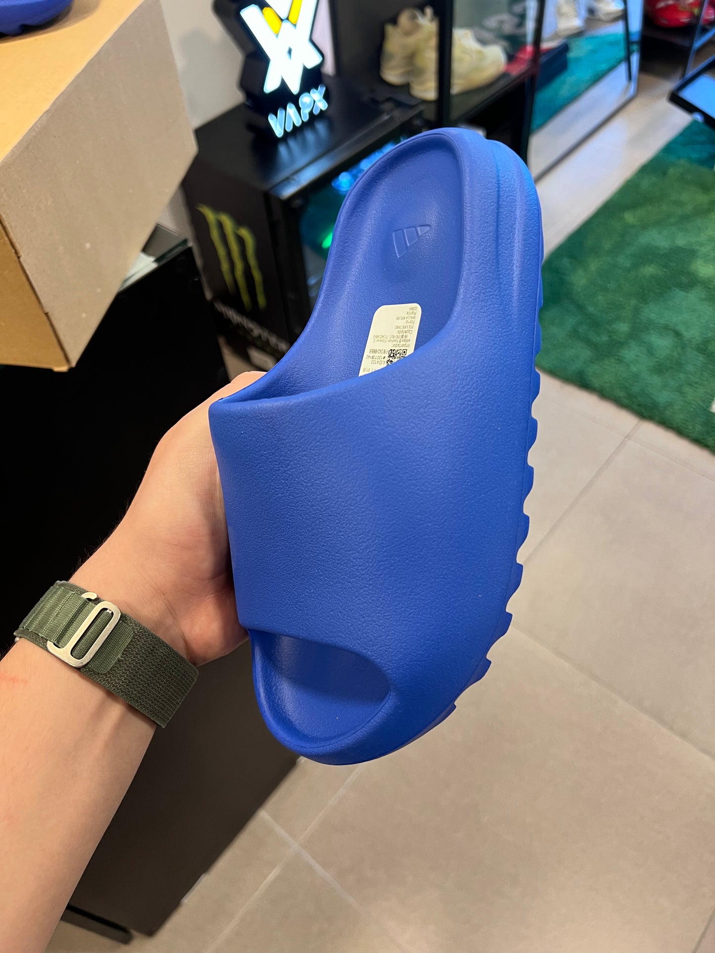 adidas Yeezy Slide
Azure