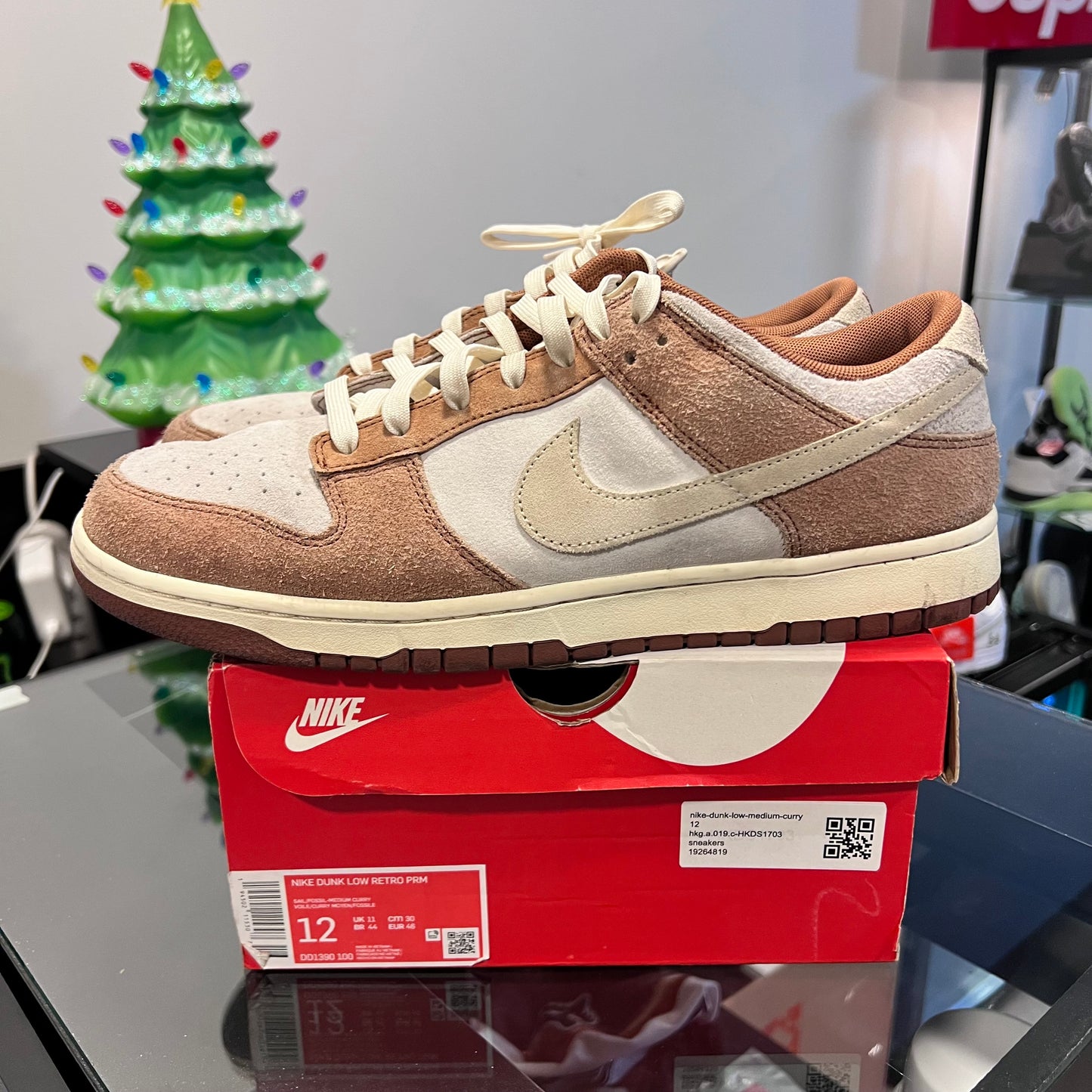 Nike Dunk Low
Medium Curry