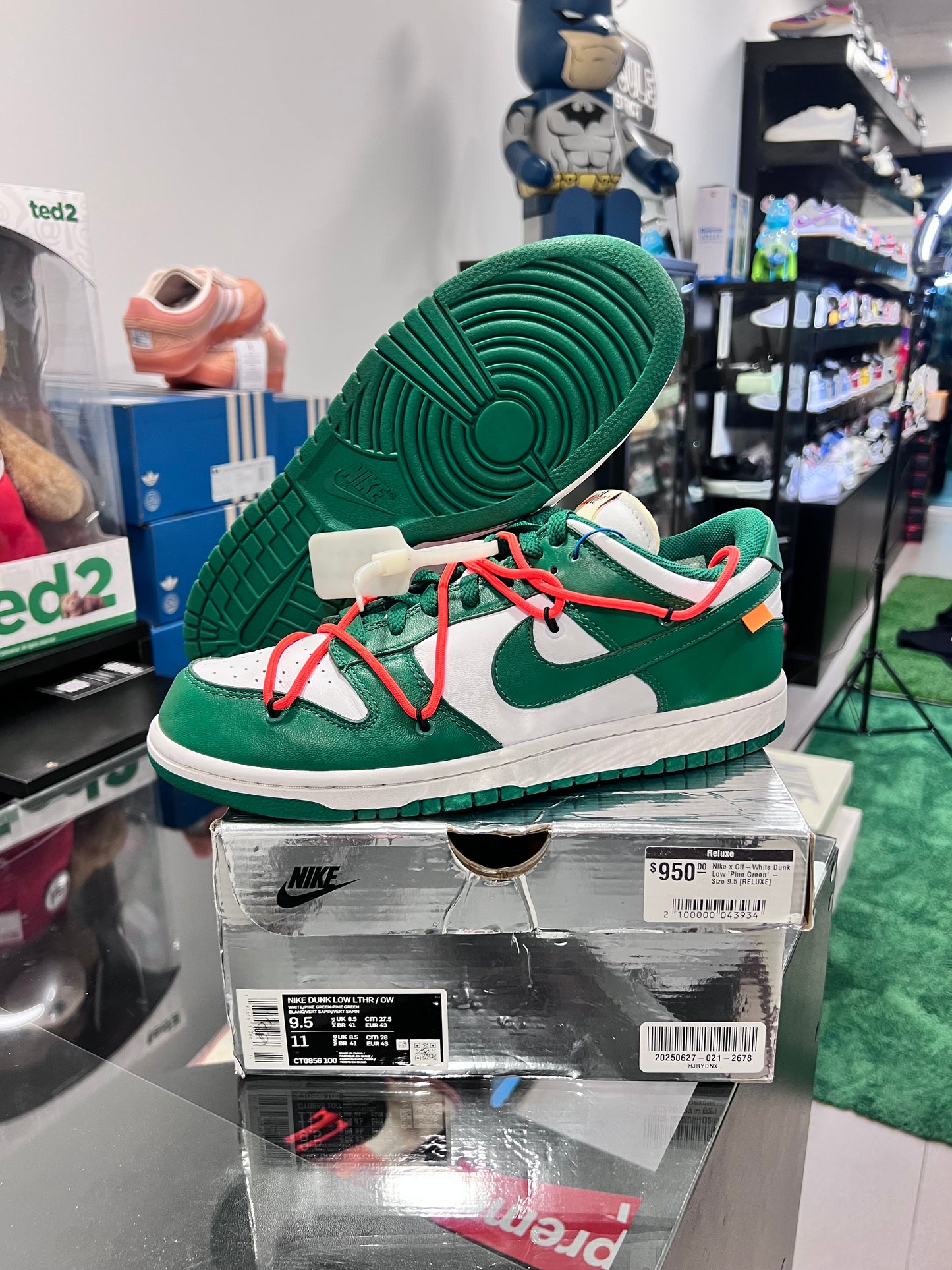 Nike Dunk Low
Off-White Pine Green