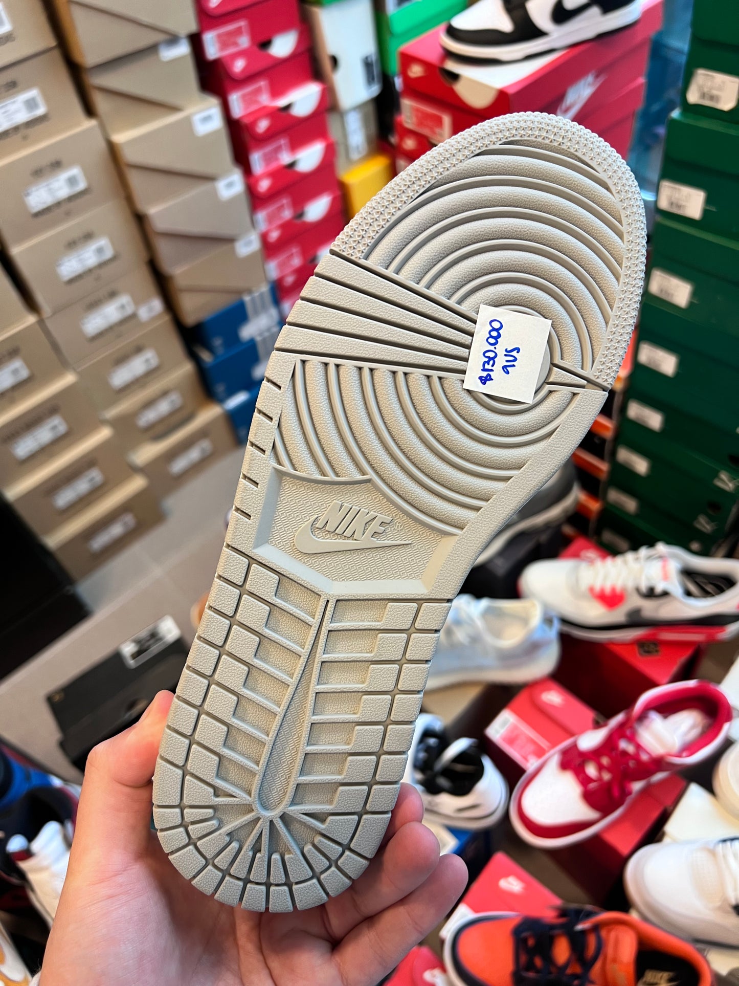 Jordan 1 Mid Smoke Grey