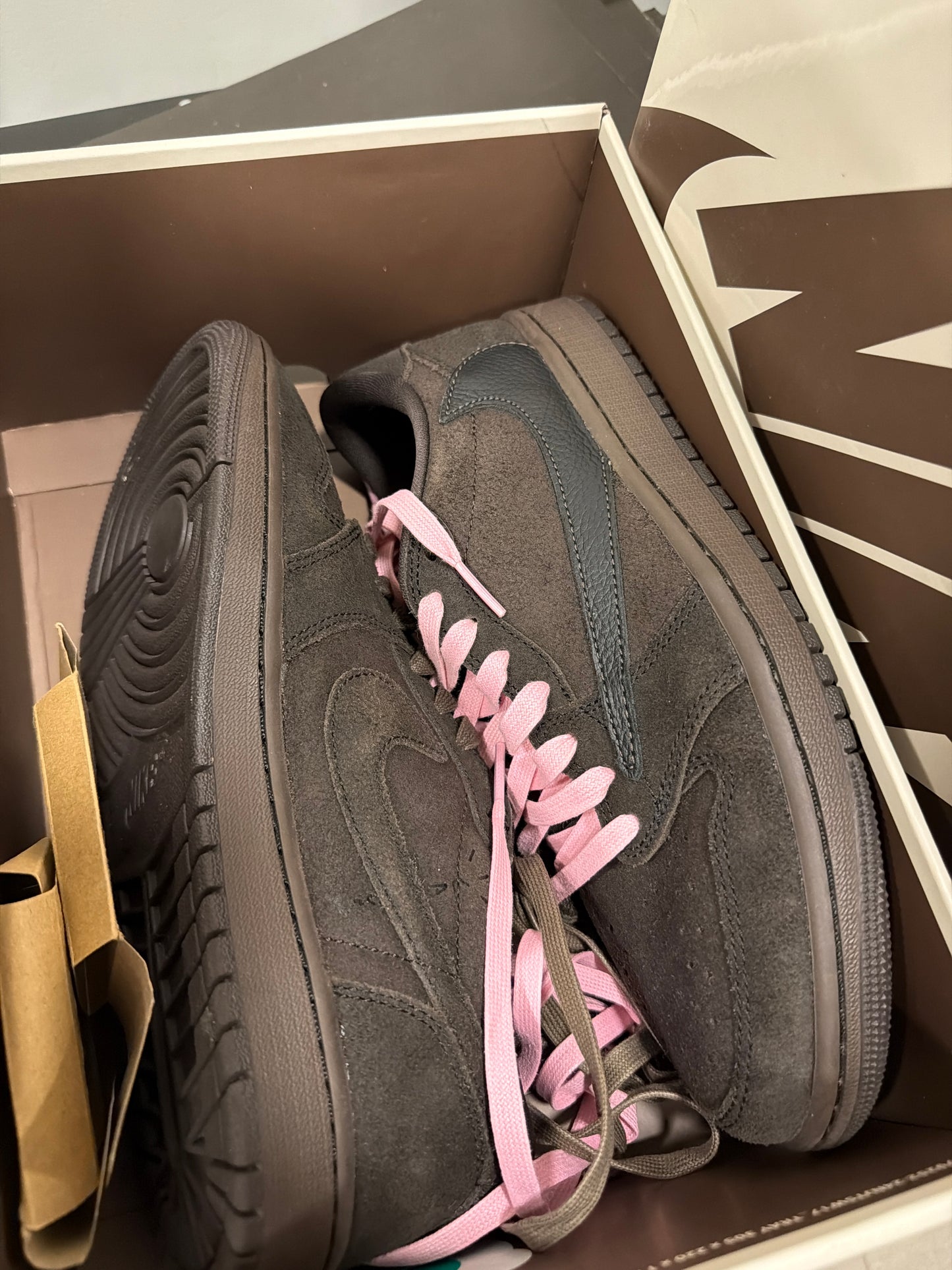 Jordan 1 Retro Low OG SP
Travis Scott Velvet Brown (USADA)