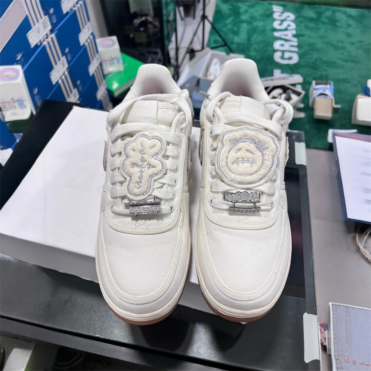 Nike Air Force 1 Low
Travis Scott Sail