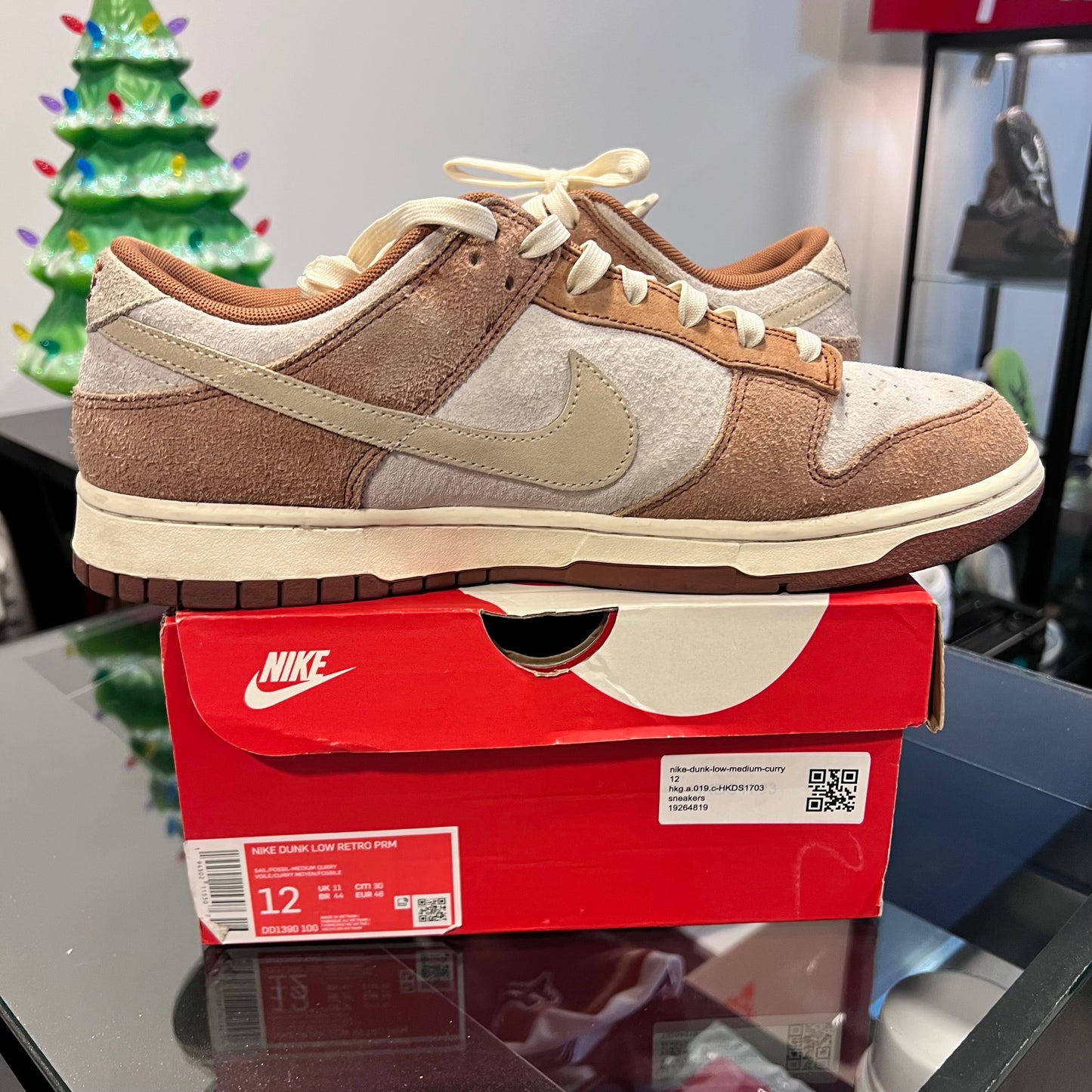 Nike Dunk Low
Medium Curry