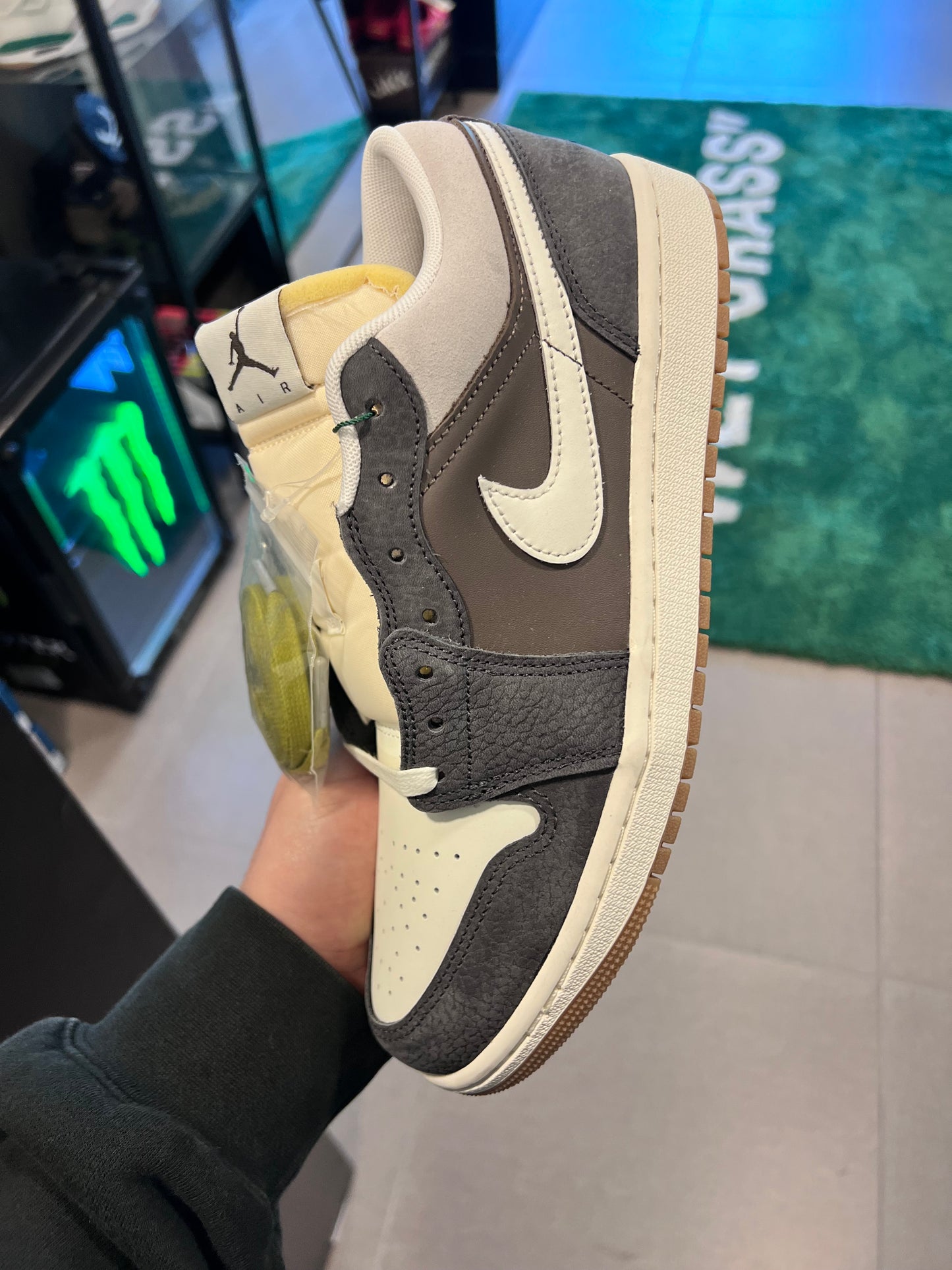 Jordan 1 Low
SNKRS Day Korea Magpie (2023)