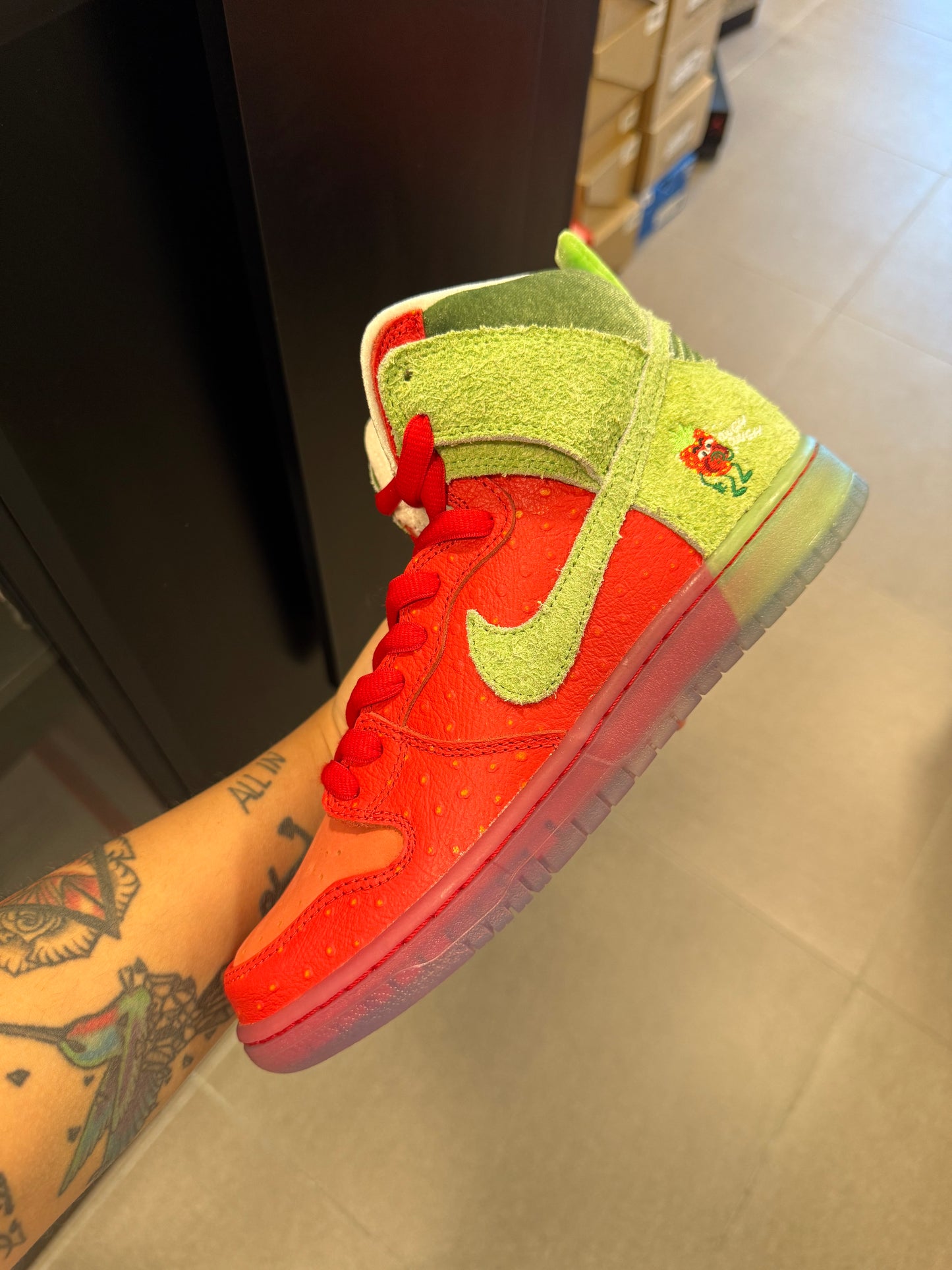 Nike SB Dunk High Strawberry Cough