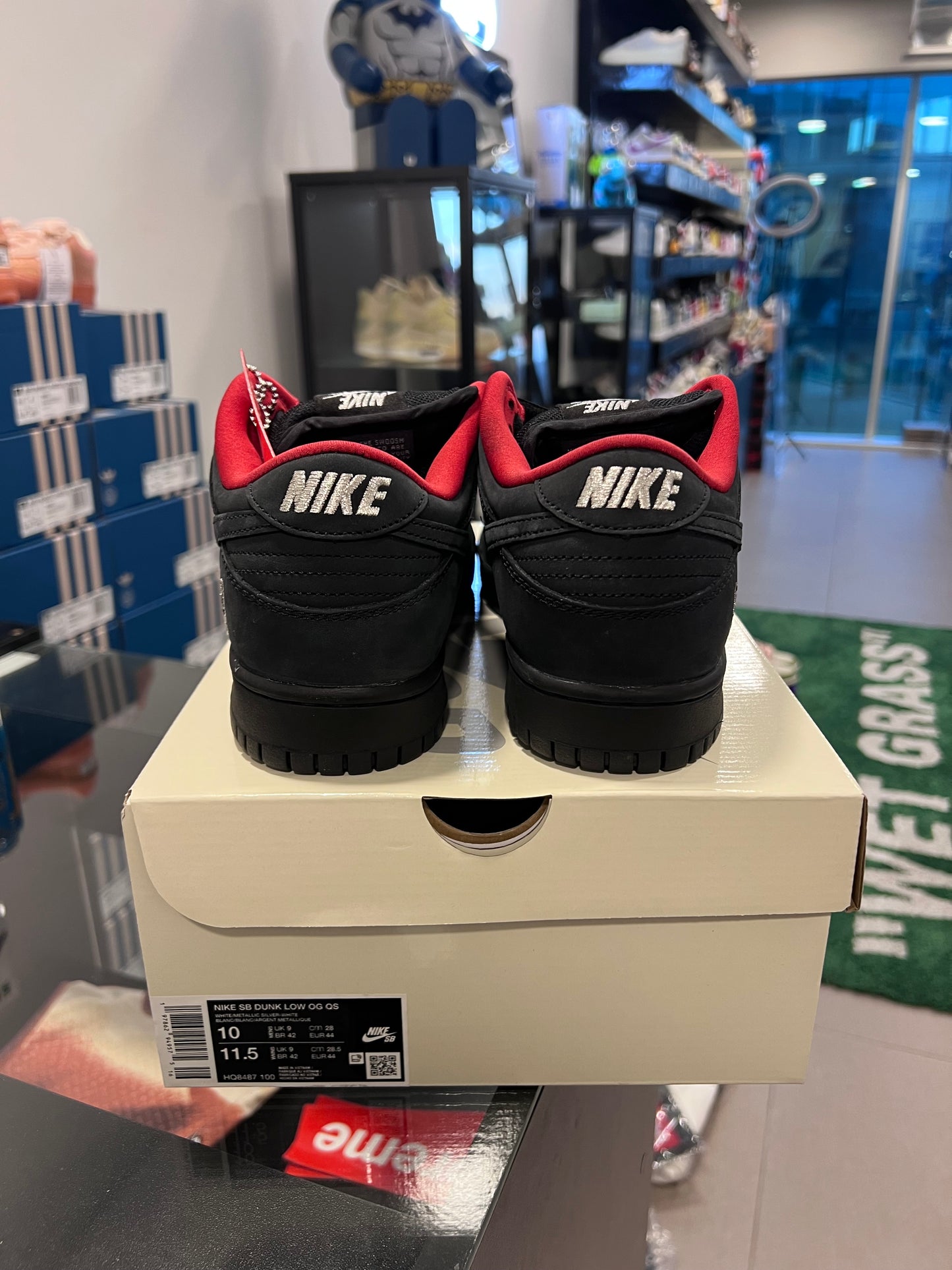 Nike SB Dunk Low
Supreme 94 Black