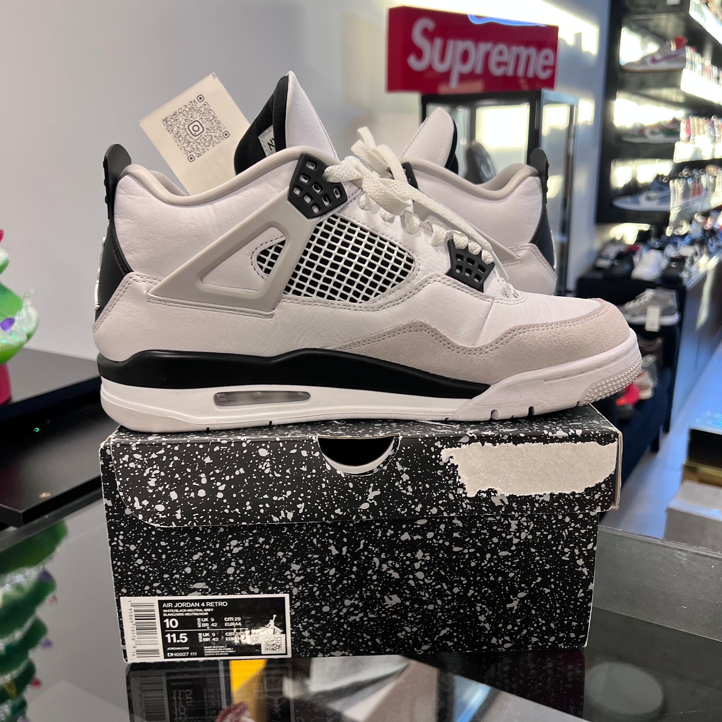 Jordan 4 Retro
Military Black (USADA)