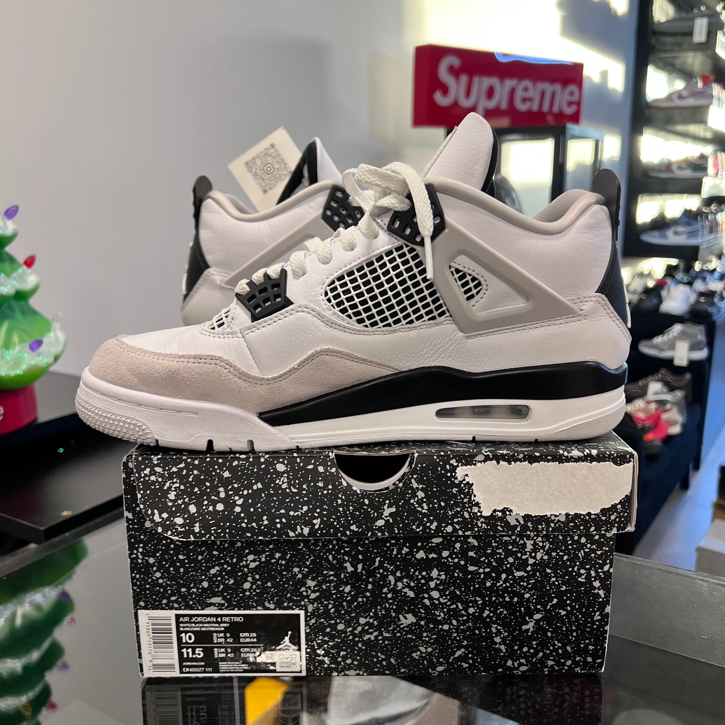 Jordan 4 Retro
Military Black (USADA)