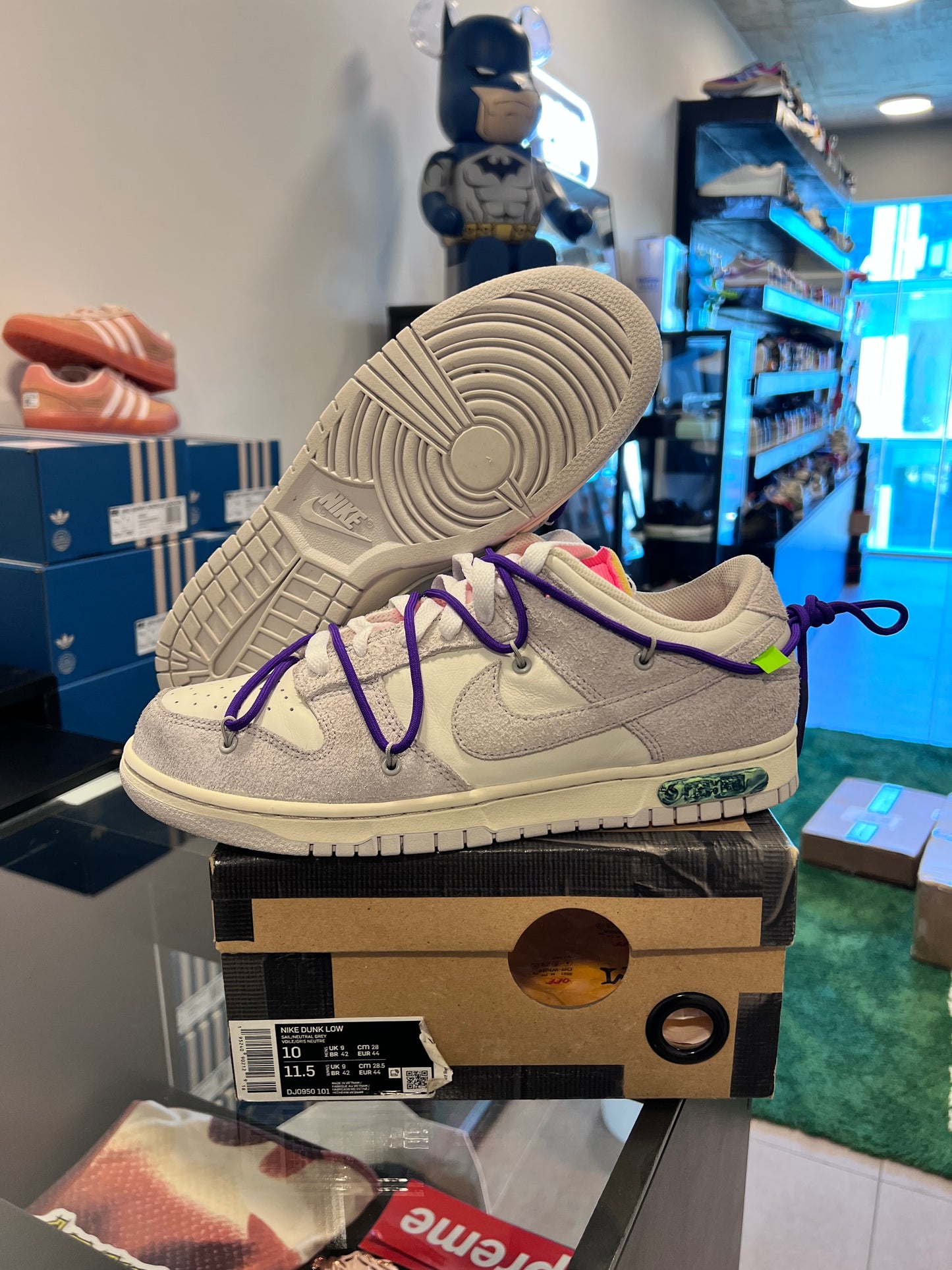 Nike Dunk Low
Off-White Lot 15