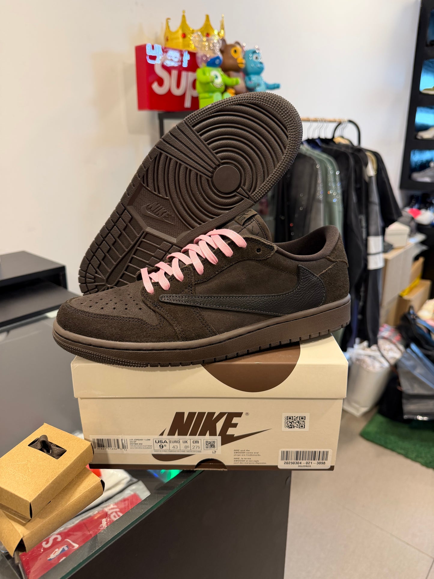 Jordan 1 Retro Low OG SP
Travis Scott Velvet Brown (USADA)
