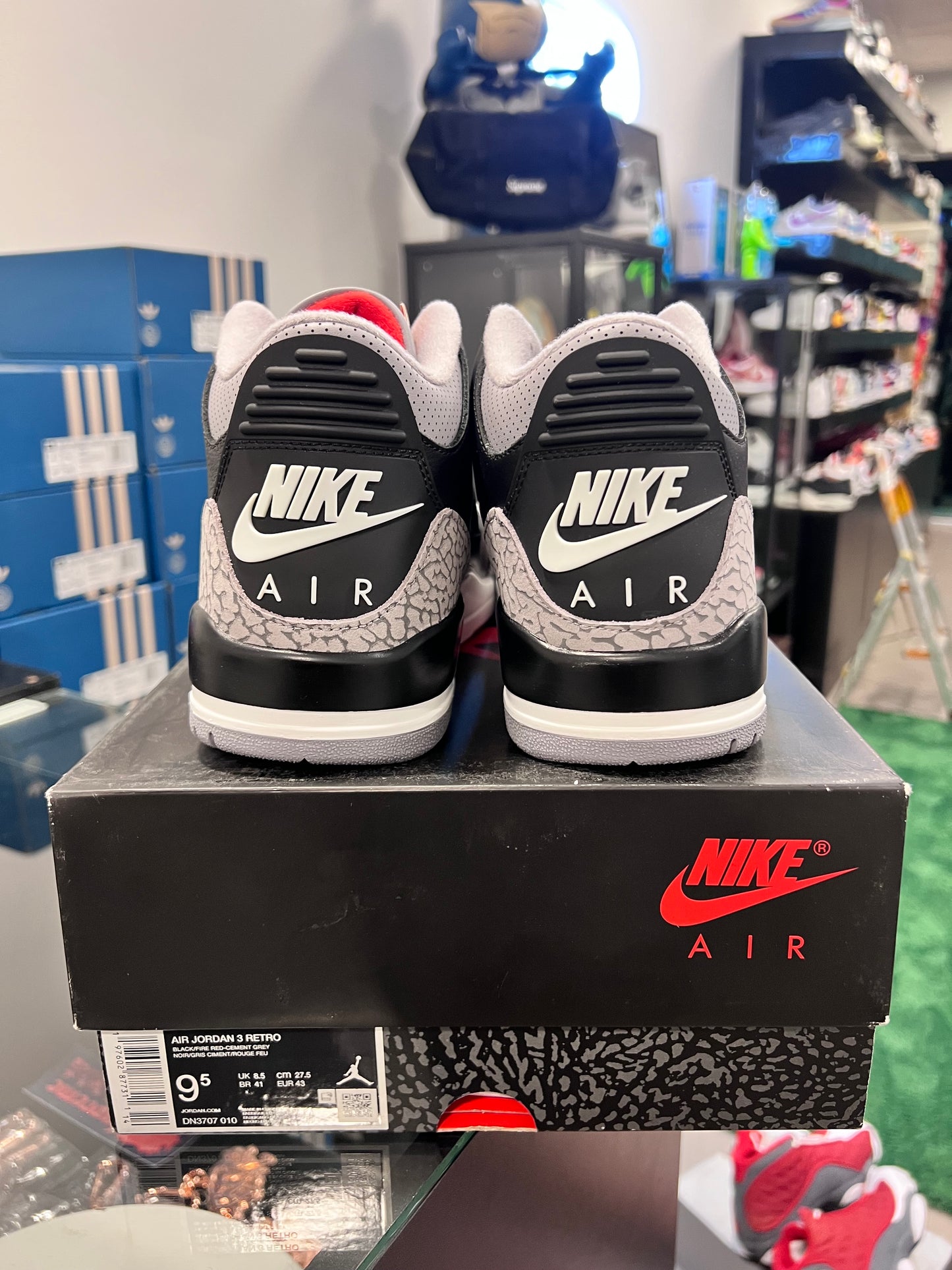 Jordan 3 Retro OG
Black Cement (2024)