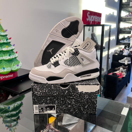 Jordan 4 Retro
Military Black (USADA)