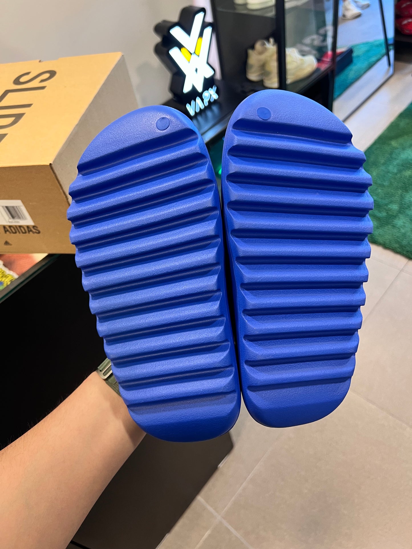 adidas Yeezy Slide
Azure