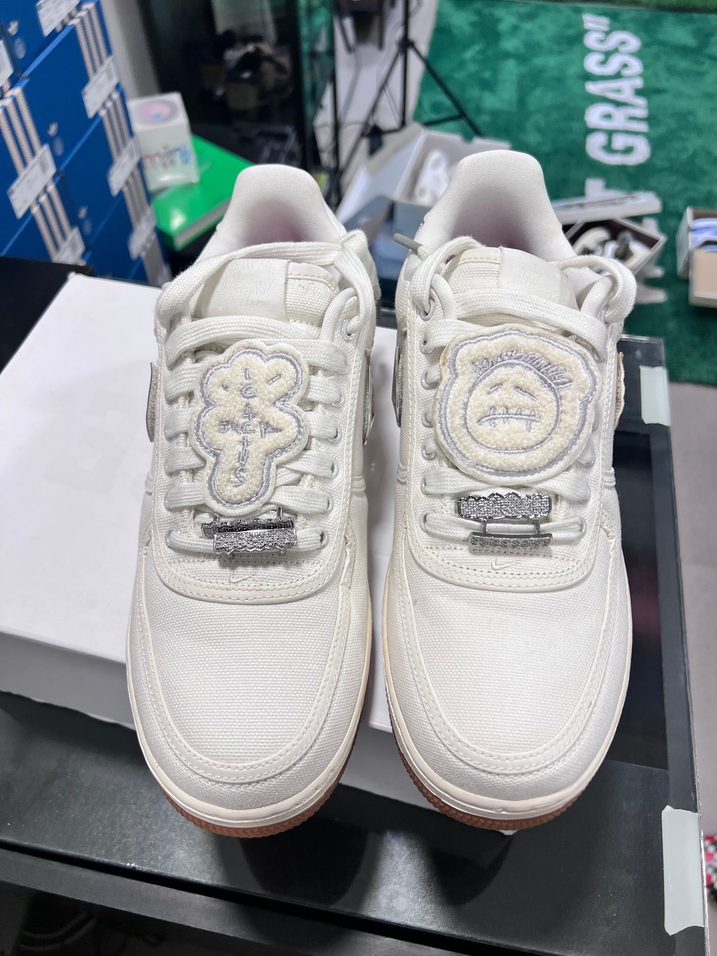 Nike Air Force 1 Low
Travis Scott Sail