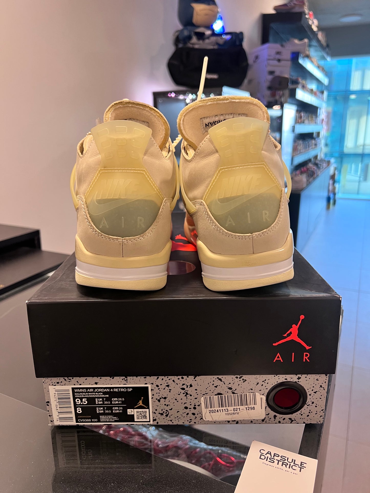 Jordan 4 Retro
Off-White Sail (Women's)