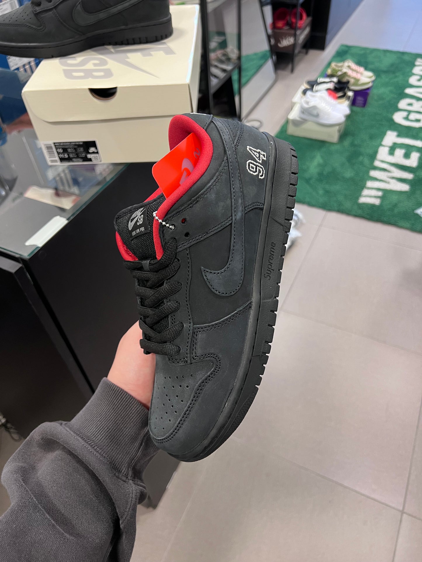 Nike SB Dunk Low
Supreme 94 Black