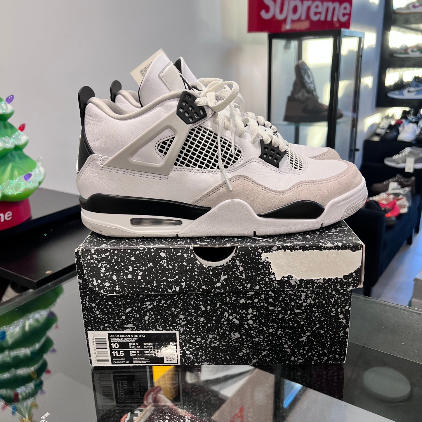 Jordan 4 Retro
Military Black (USADA)