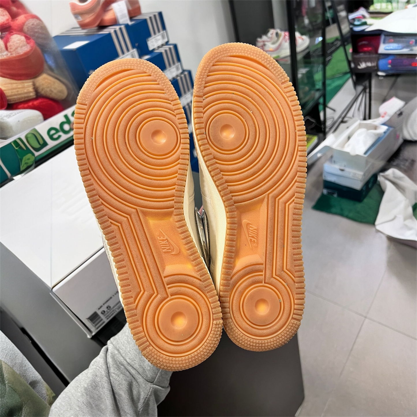 Nike Air Force 1 Low
Travis Scott Sail