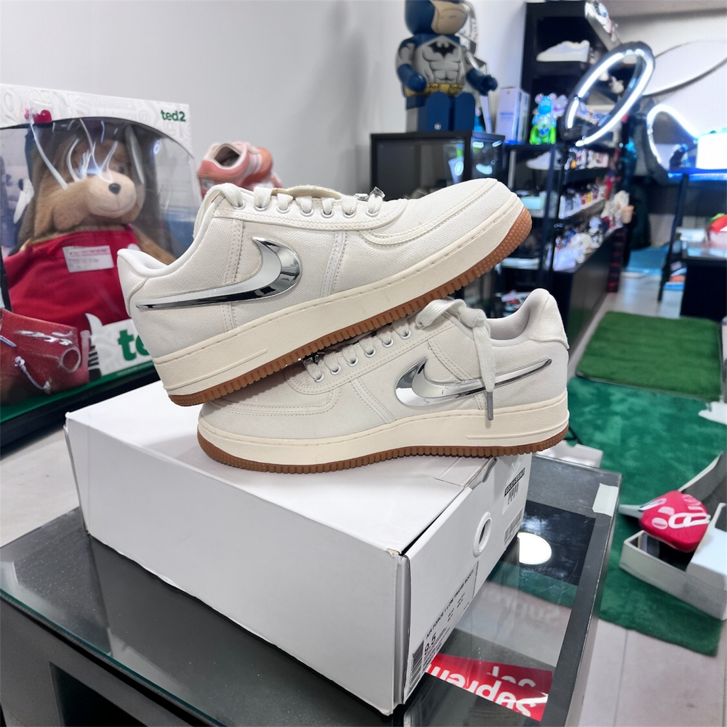 Nike Air Force 1 Low
Travis Scott Sail