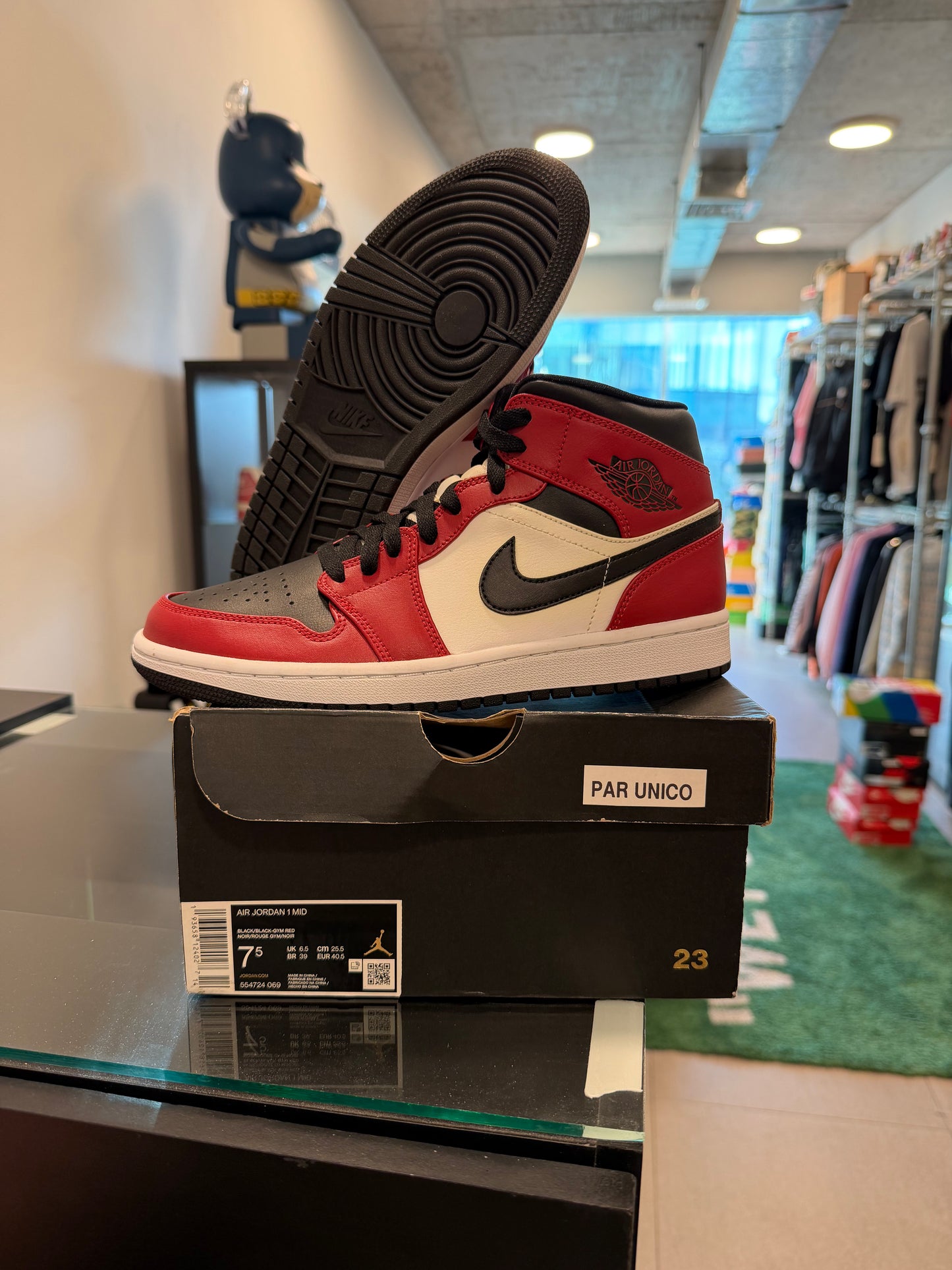 Jordan 1 Mid Chicago Toe