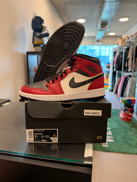 Jordan 1 Mid Chicago Toe