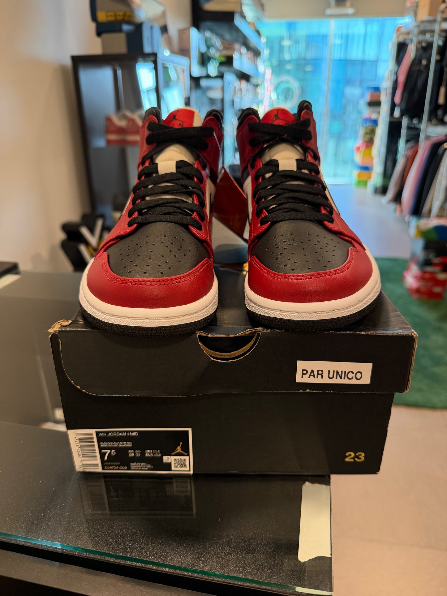 Jordan 1 Mid Chicago Toe