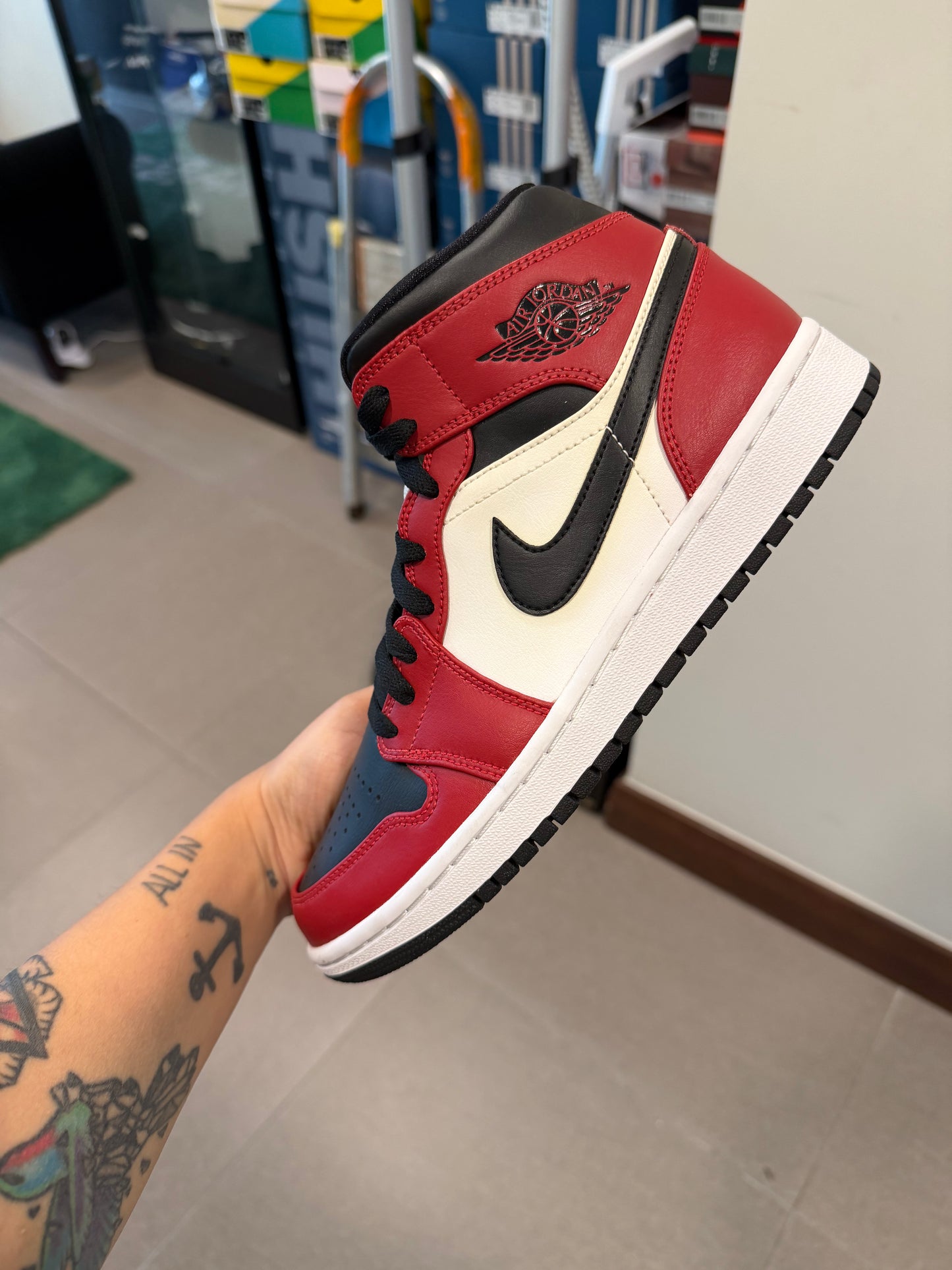 Jordan 1 Mid Chicago Toe