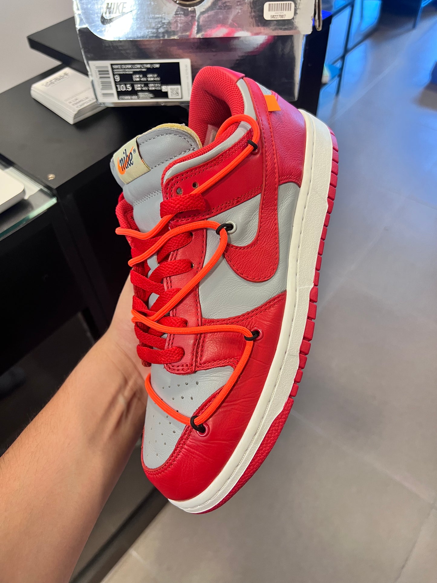 Nike Dunk Low
Off-White University Red