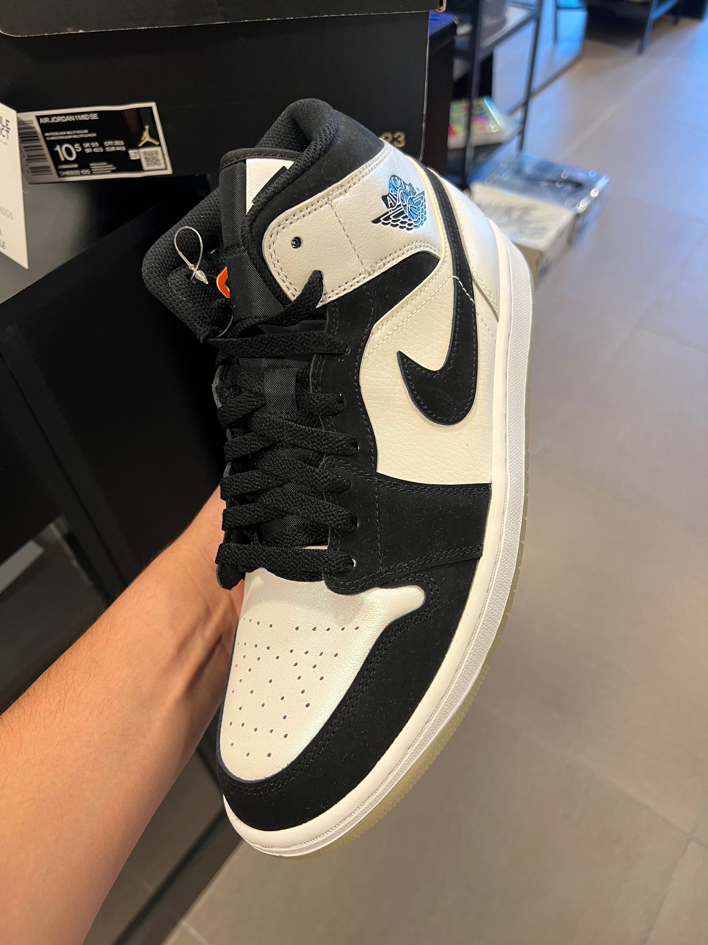 Jordan 1 Mid
Diamond Shorts