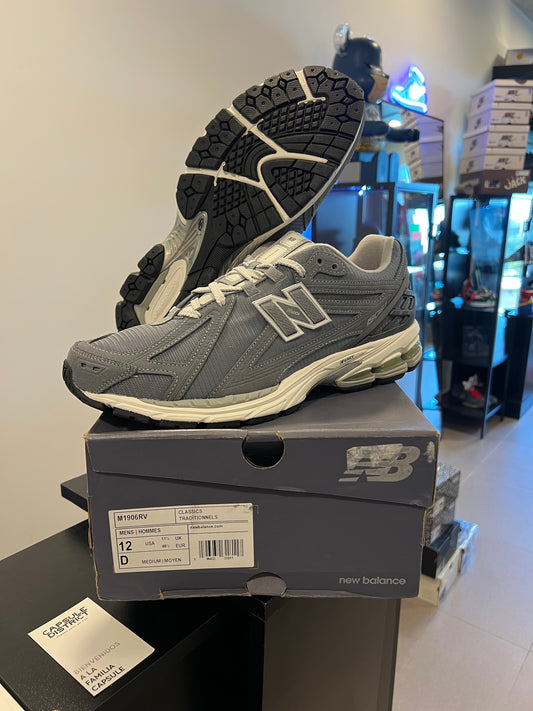 New Balance 1906R
Titanium