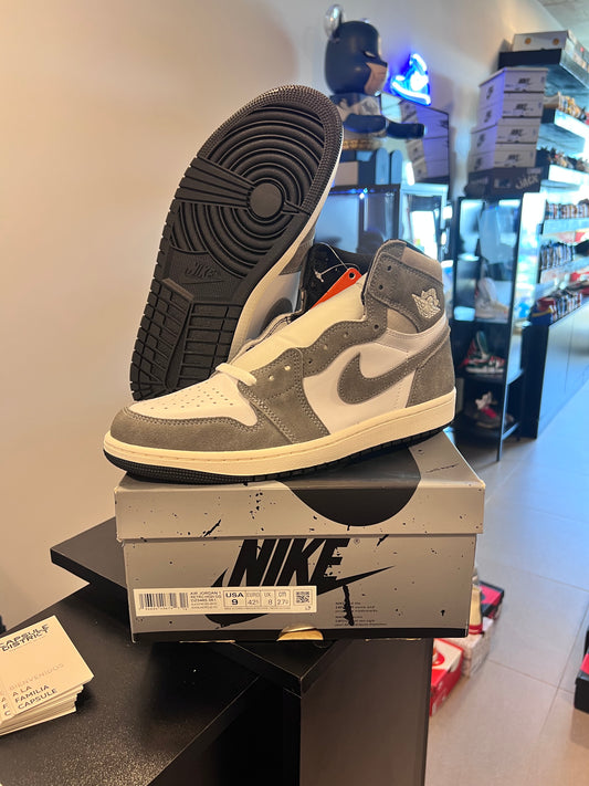 Jordan 1 Retro High OG
Washed Black