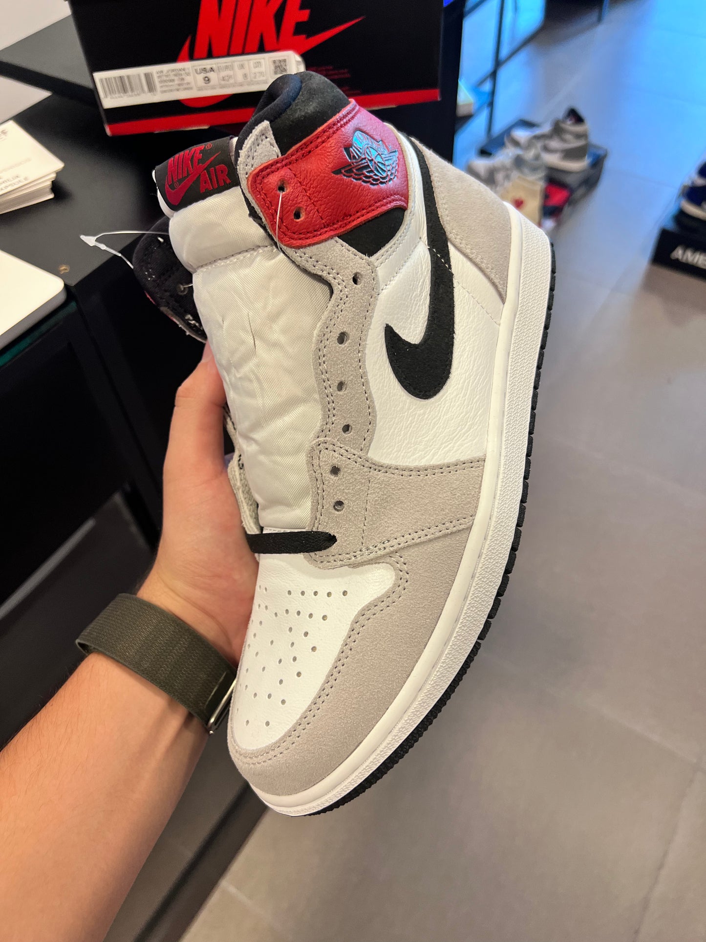 Jordan 1 Retro High
Light Smoke Grey
