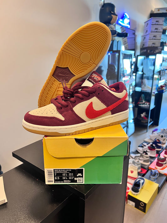 Nike SB Dunk Low
Skate Like a Girl