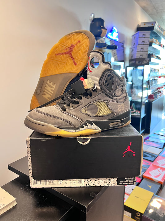 Jordan 5 Retro
Off-White Muslin