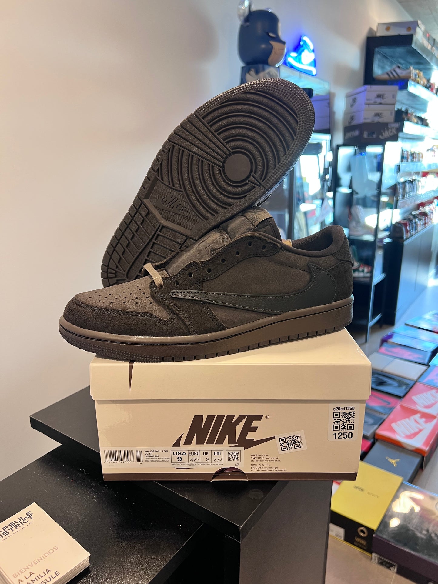 Jordan 1 Retro Low OG SP
Travis Scott Velvet Brown
